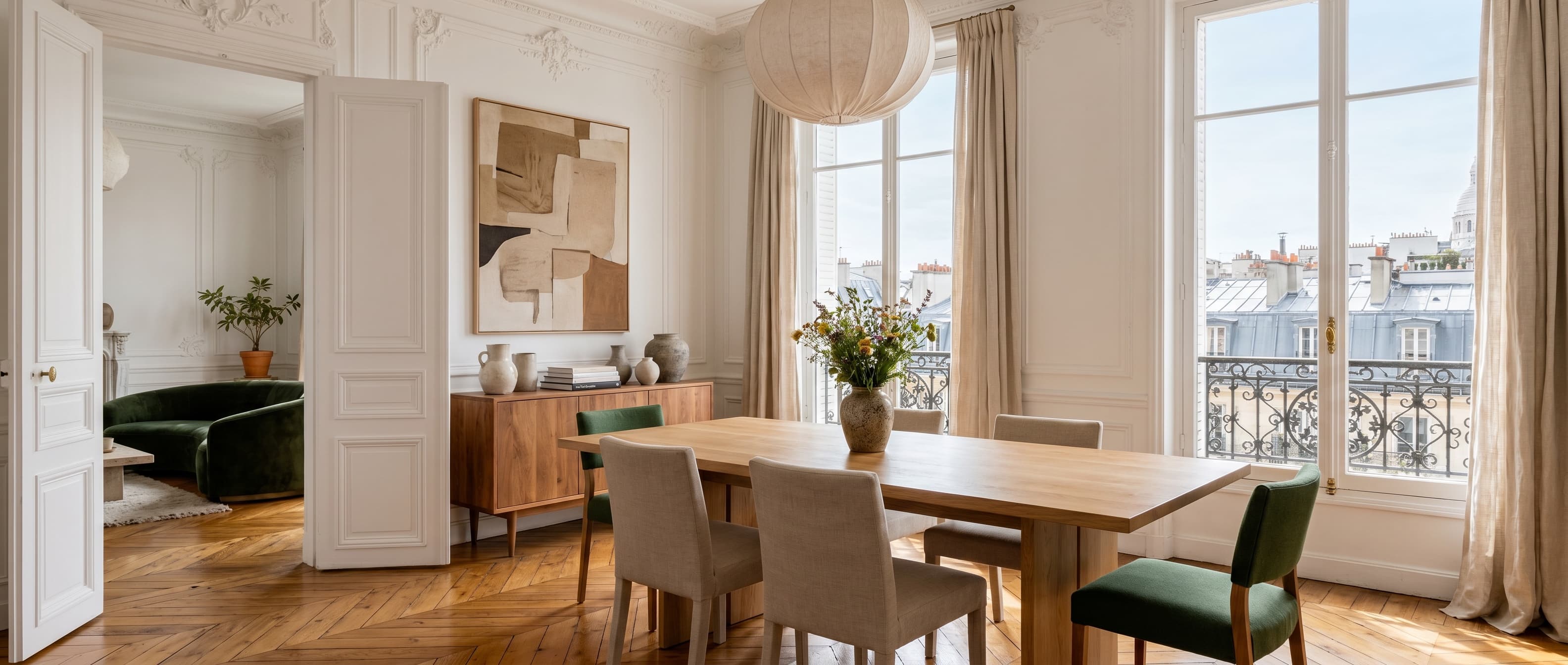 Salle à manger d'un appartement de caractère au cœur du Marais