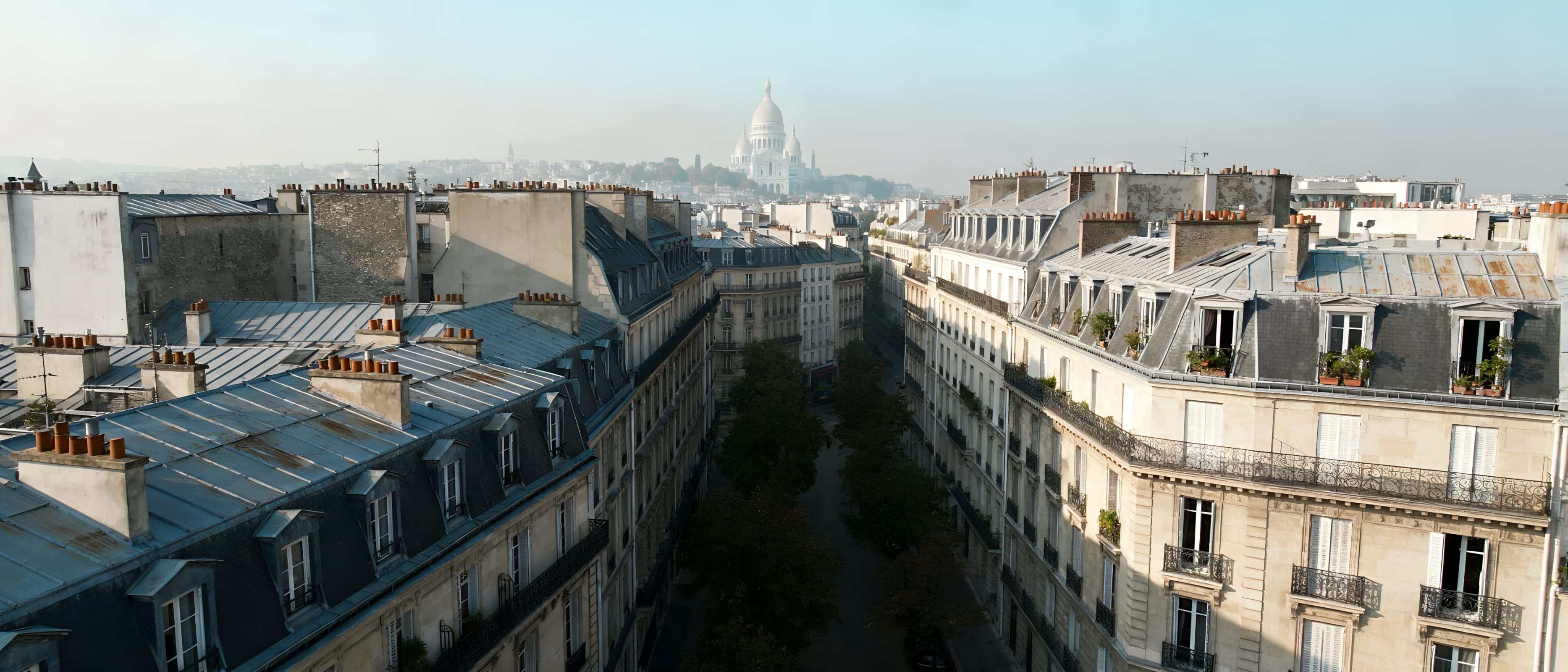 Vue sur les toits de Paris depuis un appartement d'exception