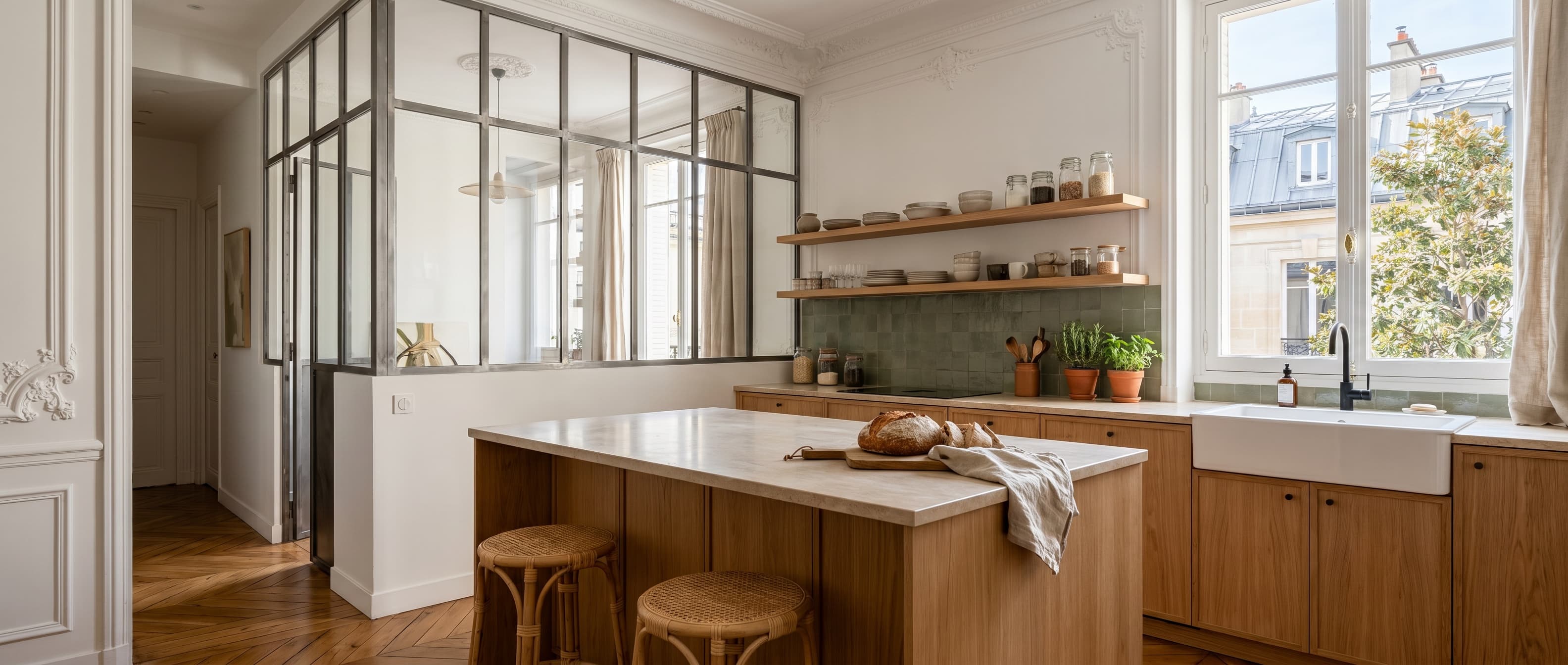 Cuisine avec verrière de l'appartement témoin